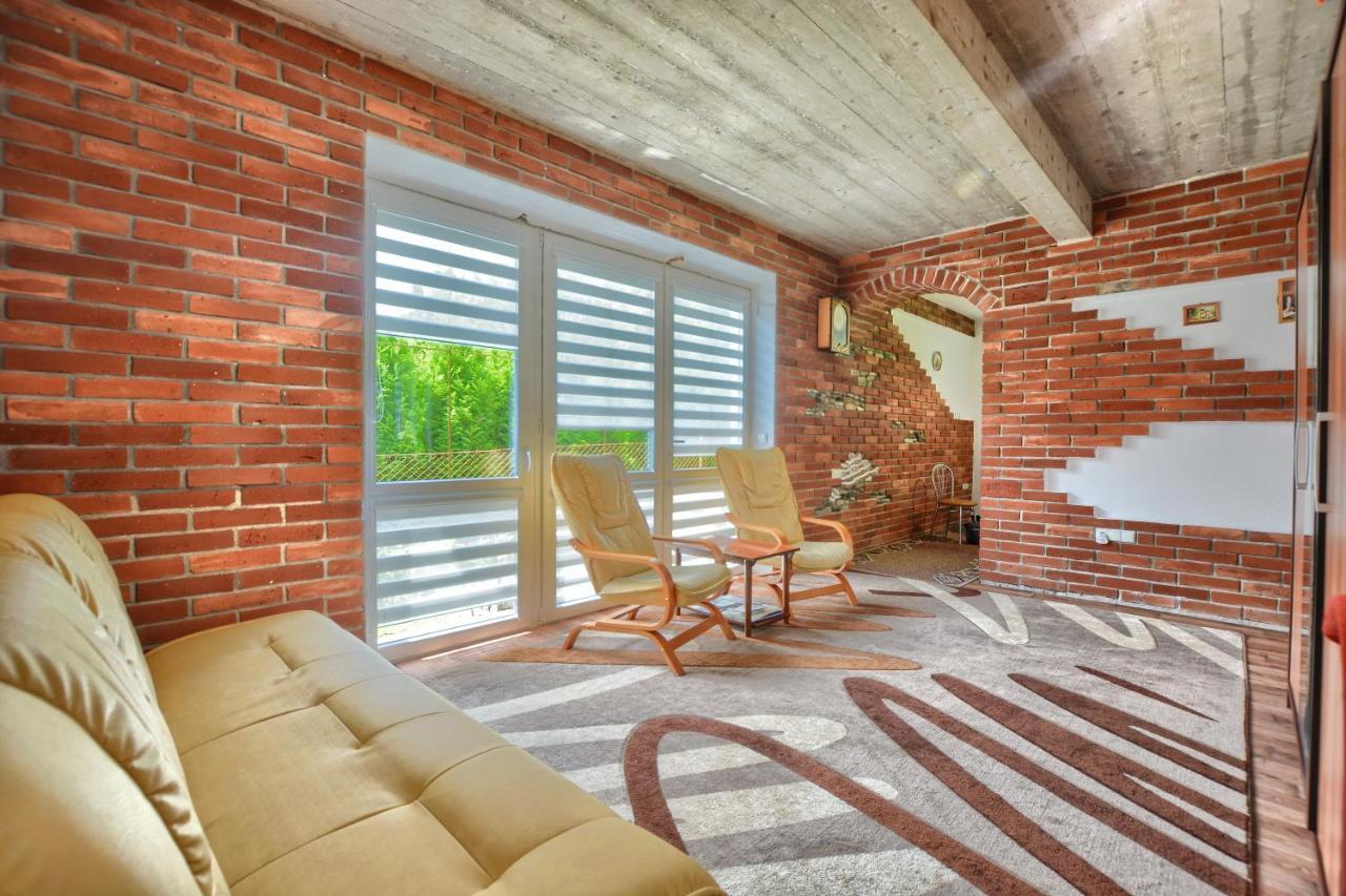 Ceglany Apartament Ustrzyki Dolne Buitenkant foto