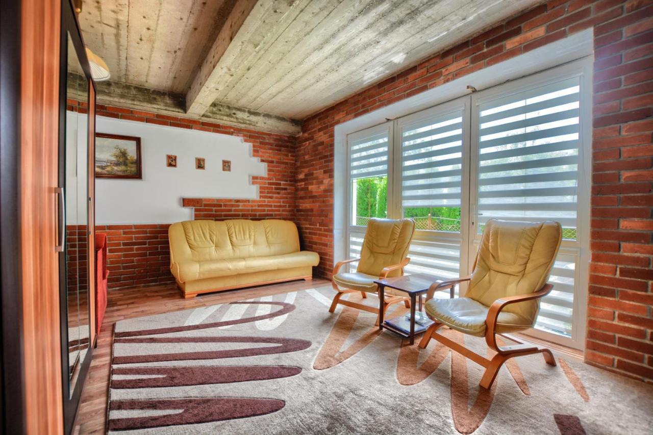Ceglany Apartament Ustrzyki Dolne Buitenkant foto