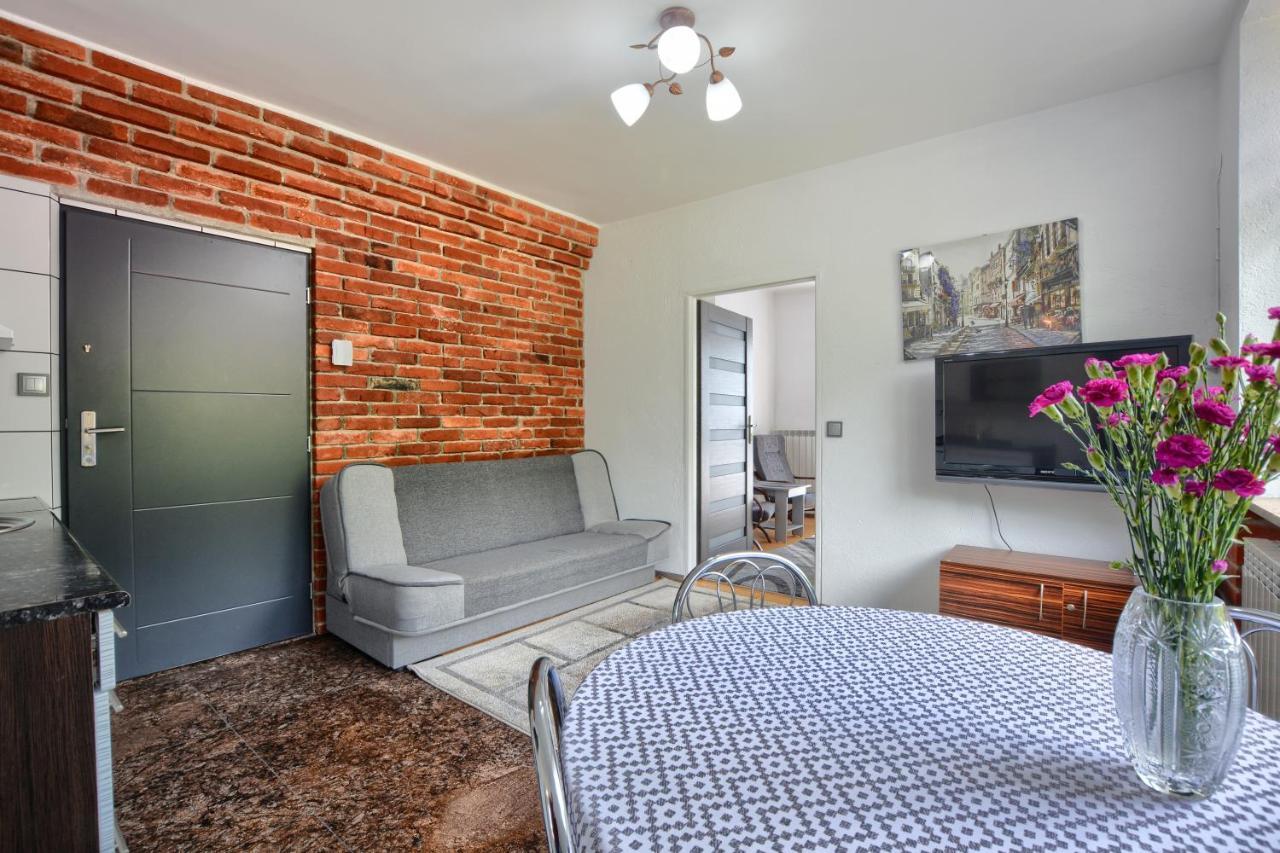 Ceglany Apartament Ustrzyki Dolne Buitenkant foto