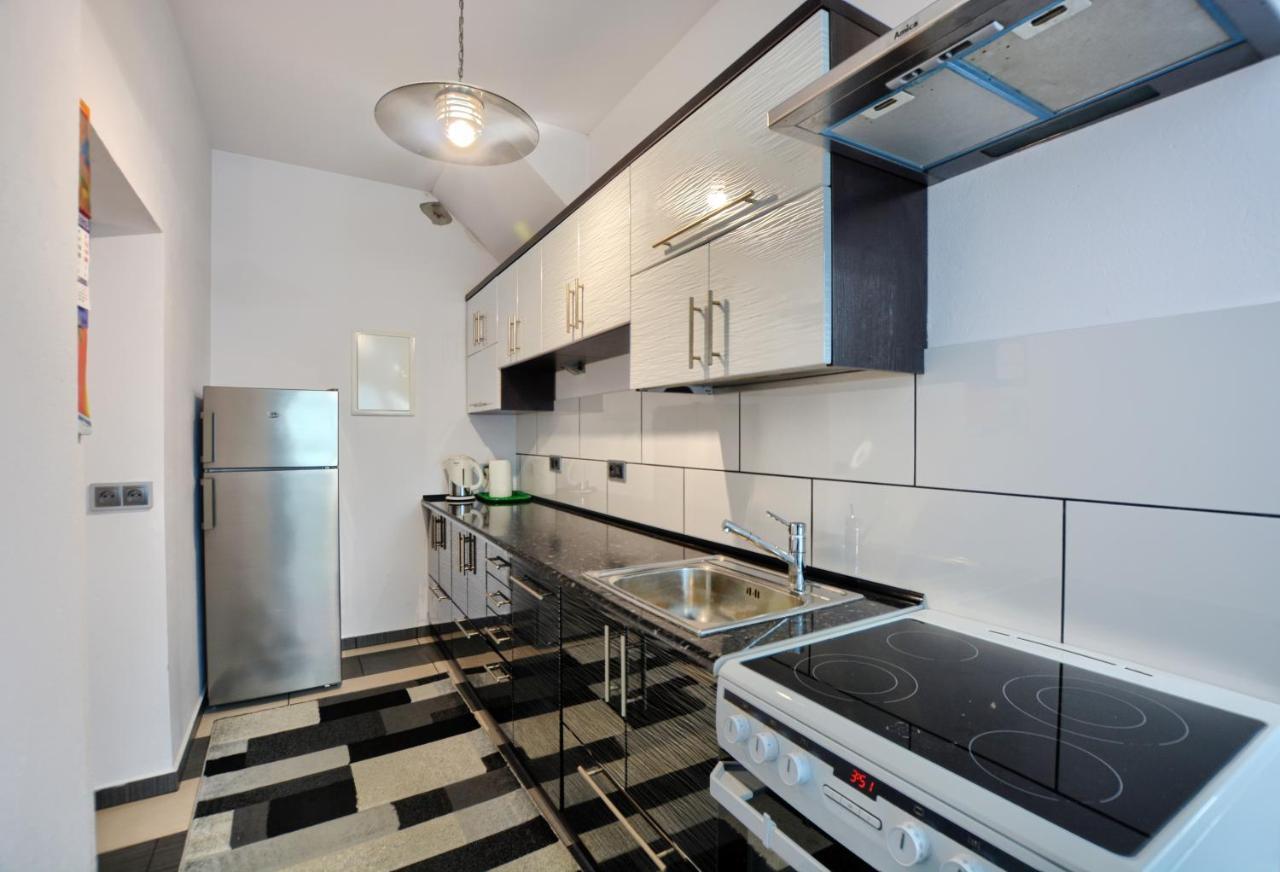 Ceglany Apartament Ustrzyki Dolne Buitenkant foto
