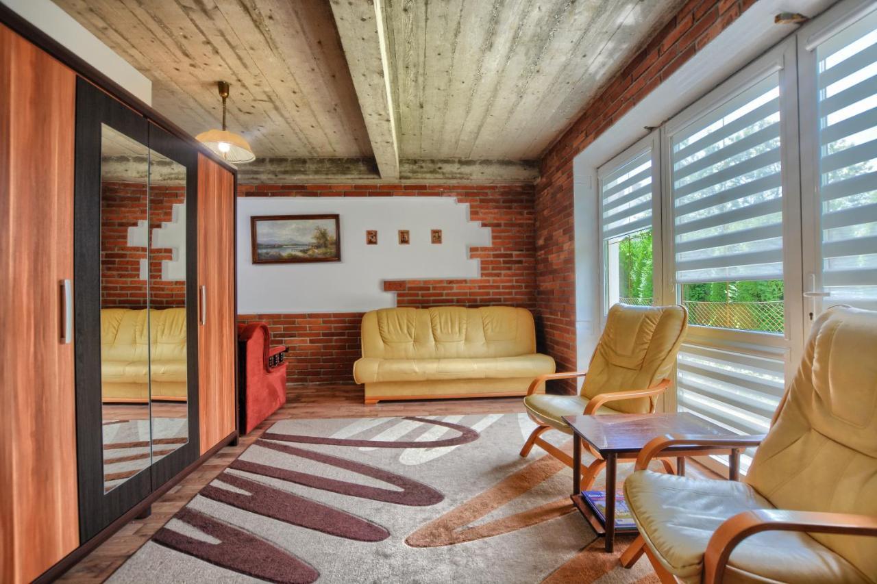 Ceglany Apartament Ustrzyki Dolne Buitenkant foto