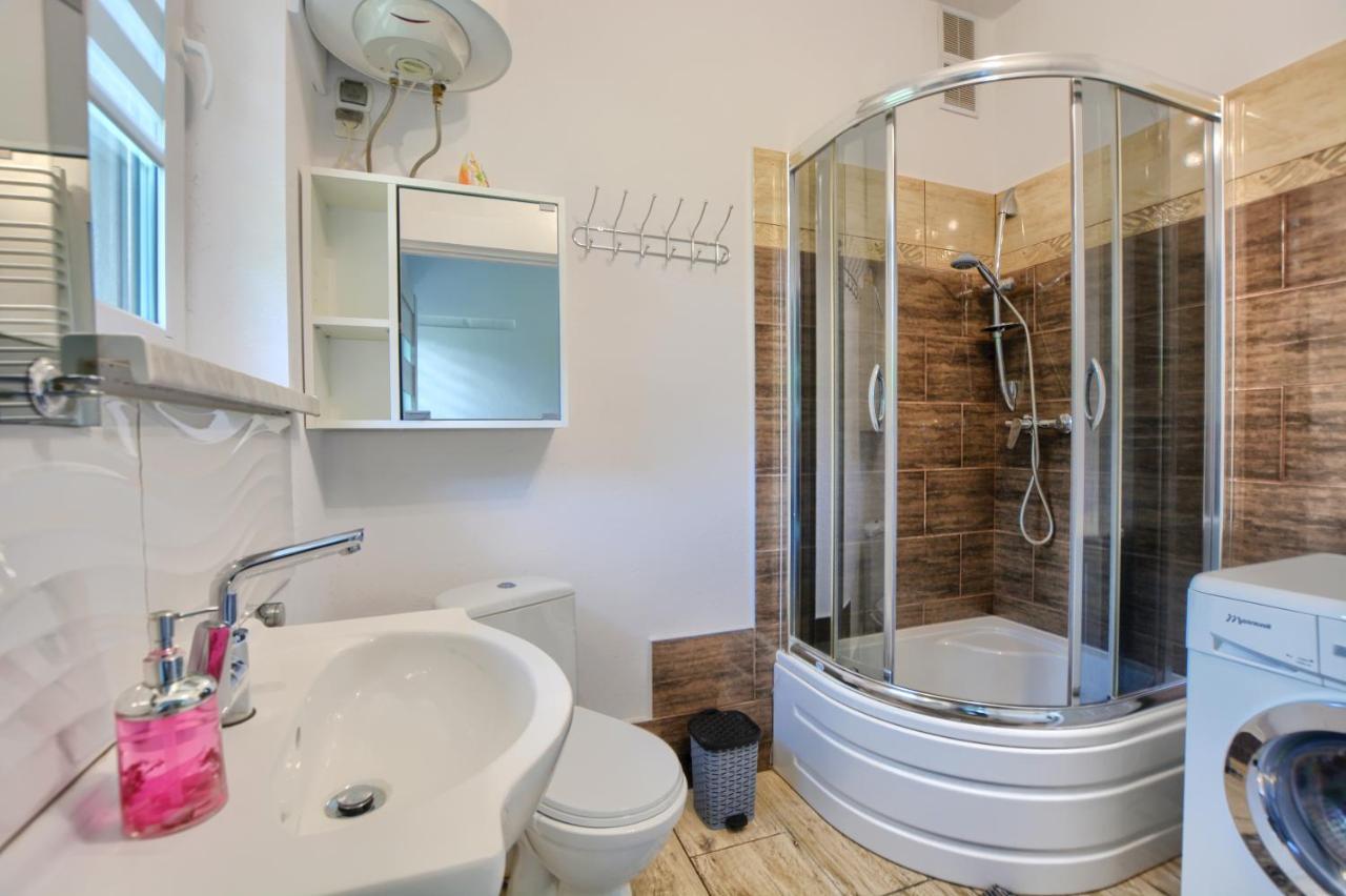 Ceglany Apartament Ustrzyki Dolne Buitenkant foto